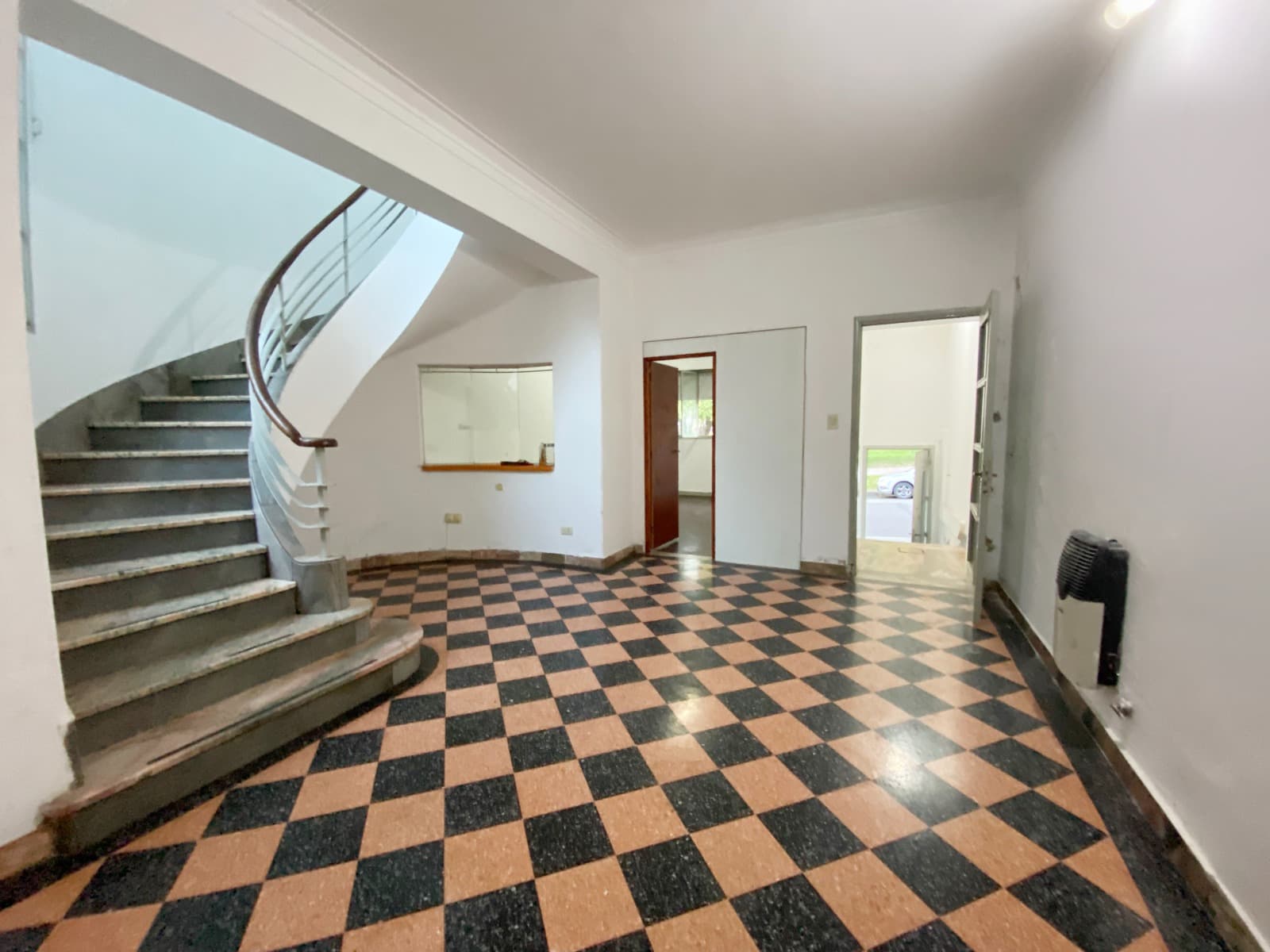 Gran propiedad en alquiler | Apta uso comercial - foto 2